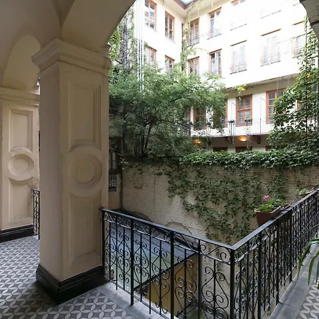 Szekely Deluxe Apartment *